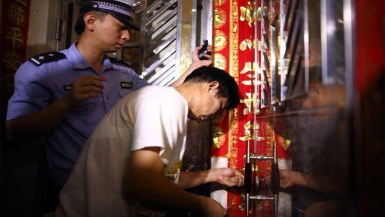 白山请开锁师傅开了锁后，师傅